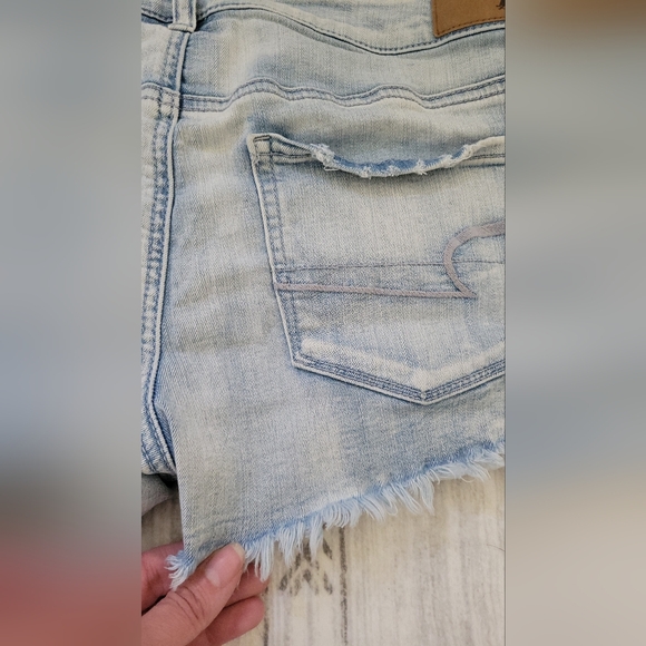 American Eagle Outfitters distressed blue denim shorts Size 10 - Picture 14 of 16